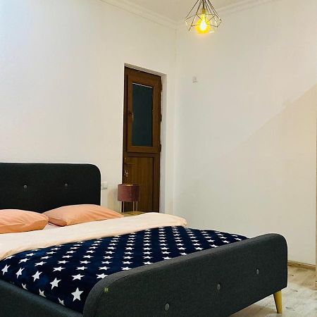 Sweet Apartment In Кутаїсі Екстер'єр фото