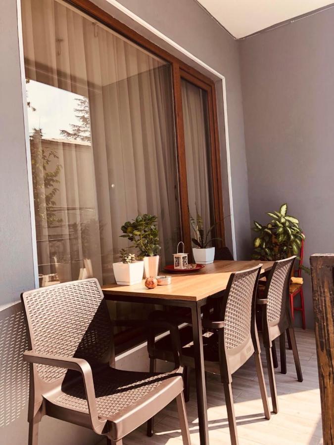 Sweet Apartment In Кутаїсі Екстер'єр фото