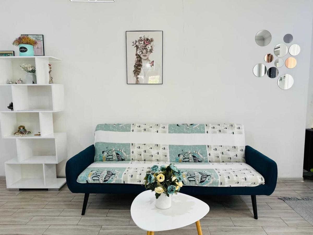 Sweet Apartment In Кутаїсі Екстер'єр фото