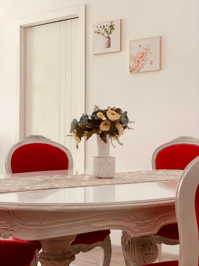 Sweet Apartment In Кутаїсі Екстер'єр фото