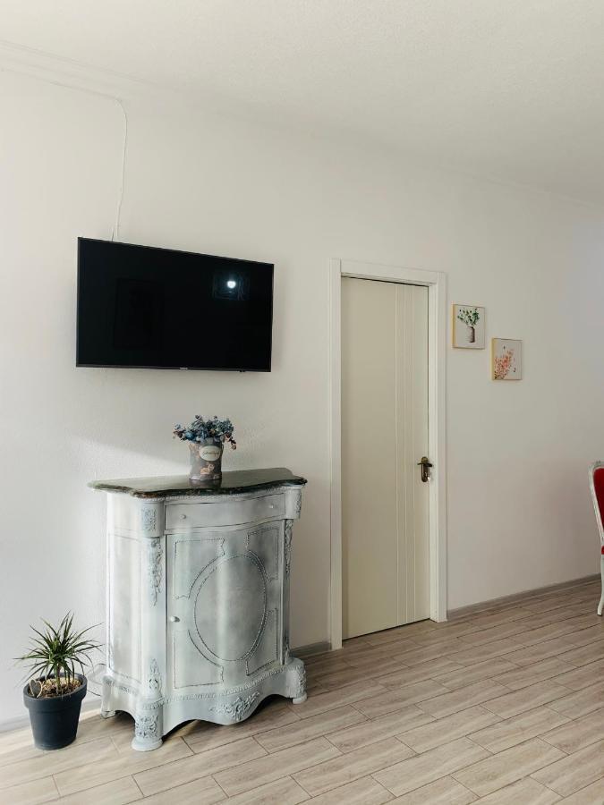 Sweet Apartment In Кутаїсі Екстер'єр фото